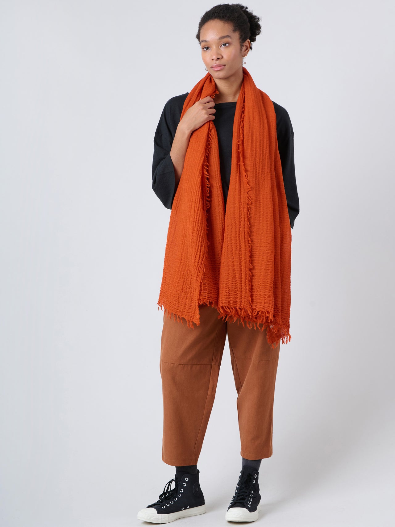 Echarpe en laine fine froissée texturée