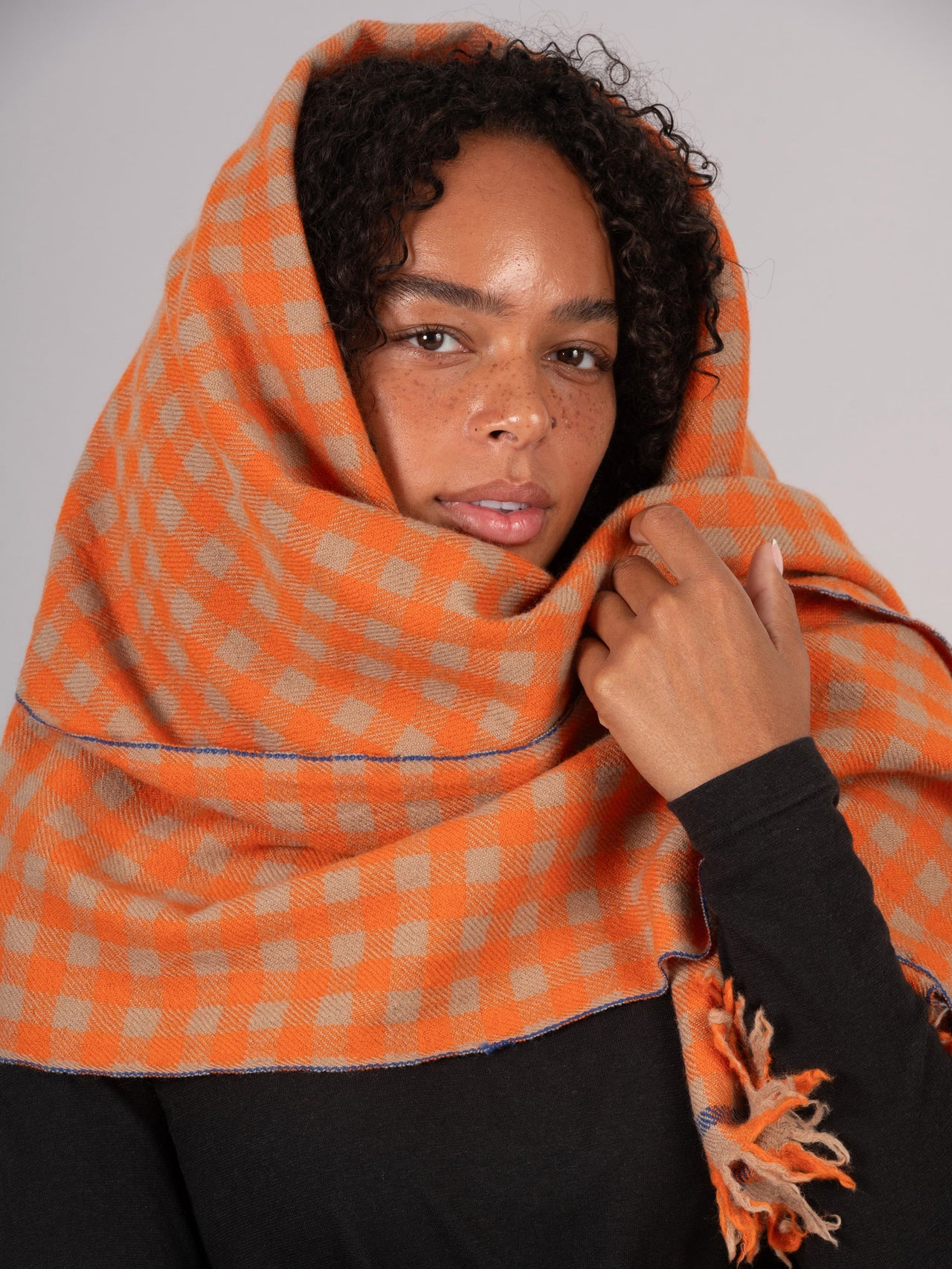 Écharpe à carreaux orange en pure laine