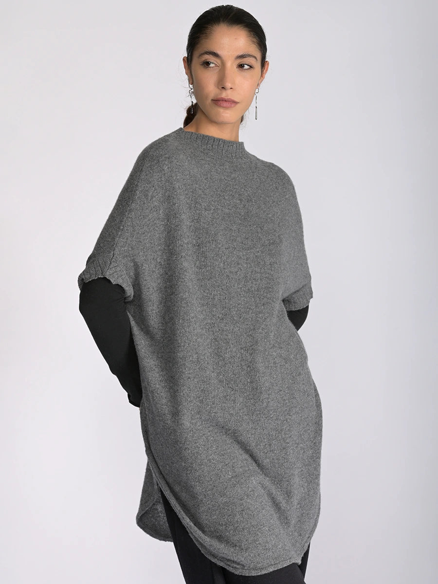 Tunique en laine mérinos tricotée de forme ovale